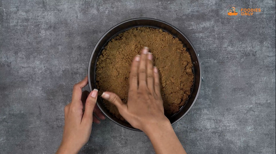 Prepare the Cake Tin